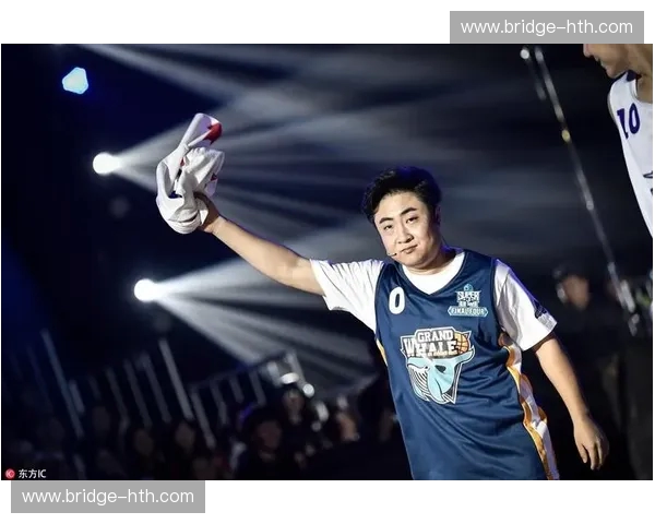 红蓝碰撞的经典史诗:火箭vs上海全场回放,重温那段跨越太平洋的篮球热血 红蓝碰撞的经典史诗:火箭vs上海全场回放,重温那段跨越太平洋的篮球热血